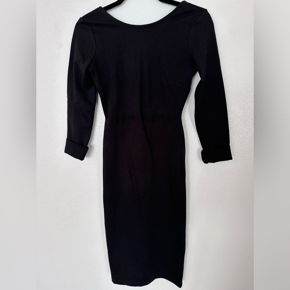 Woman’s Lulus Size‎ small Low cut V back, Fitted black dress Size Small - Picture 1 of 13